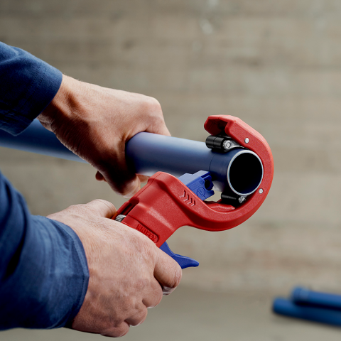 חותך צינורות ניקוז מפלסטיק Knipex קניפקס