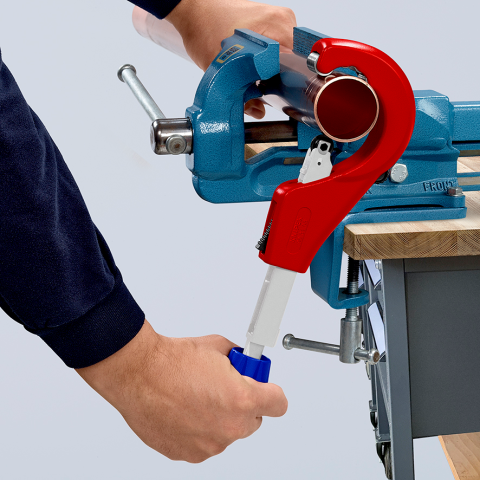 חותך צינורות גדול KNIPEX Tubix XL