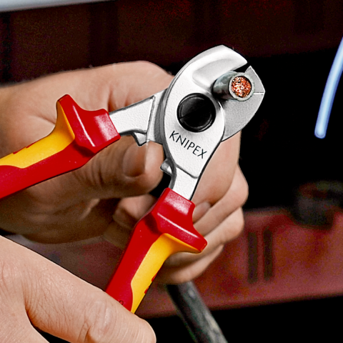 חותך כבל חשמל עם קפיץ KNIPEX L=165 VDE 1000V קניפקס
