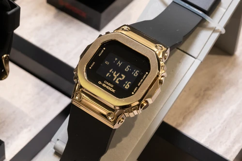 CASIO GM-5600UG-9D מתכתי חדש