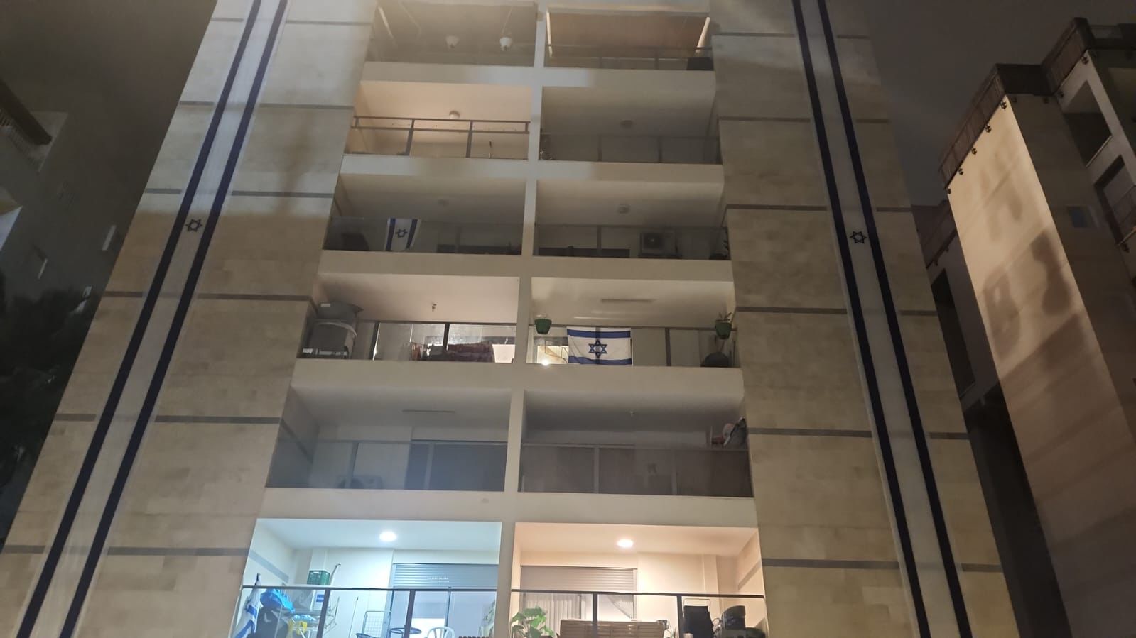 דגל אורך לבניין 110X500 ס"מ בד משי סינטטי