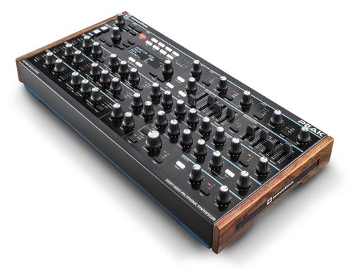 זוית נוספת novation peak synthesizer top right