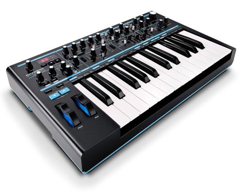 זוית נוספת novation bass station II synthesizer top left