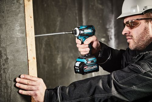 מברגת אימפקט נטענת עם 2 סוללות 4 אמפר ומטען - MAKITA TD001G 40V BL