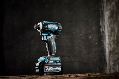 מברגת אימפקט נטענת עם 2 סוללות 4 אמפר ומטען - MAKITA TD001G 40V BL