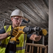 פטישון Dewalt DCH133M1 18V