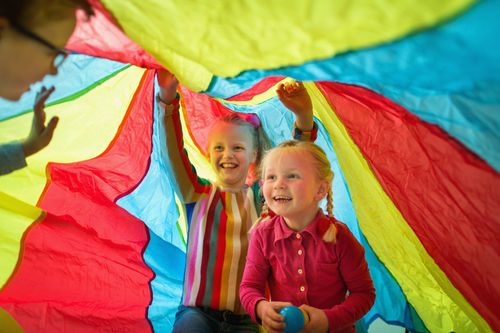 משחק הפעלה מצנח ענק עם 24 כדורים וידיות אחיזה