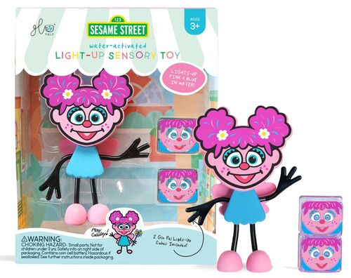 חברים זוהרים באמבטיה רחוב סומסום - שתי קוביות זוהרות במים ובובת חבר אבי קדבי