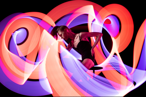 סדנת משחקים באור עם תאורה צבעונית 17.4.24