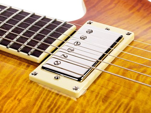 זוית נוספת GUILD Bluesbird in iced tea burst