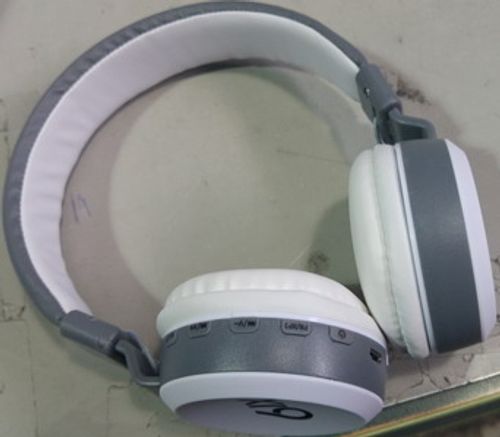 אוזניות בלוטוס כולל רדיו FM וכרטיס זיכרון דגם : 05 – SIX 40334