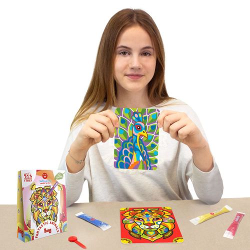 תיק יצירה לילדים: חיות פנטסטיות עם 12 צבעי חול ו 2 תמונות דבק מאוירות