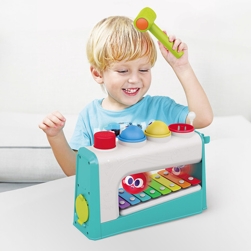 משחק קסילופון עם הך פטיש ו 3 כדורים עם הבעות פנים