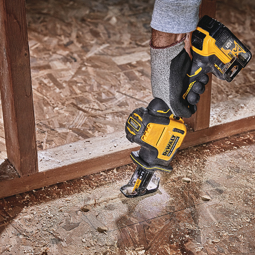 מסור חרב נטען בראשלס DeWALT DCS369N 18V גוף