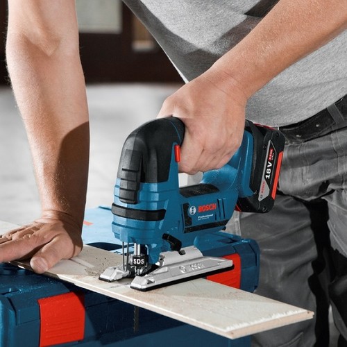 מסור אנכי נטען Bosch דגם GST 18V-LI B גוף