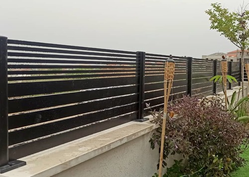 גדר אלומיניום בשילוב לוחות - בעיצוב אישי 