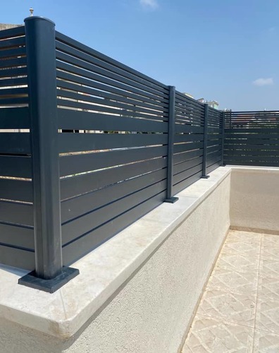 גדר אלומיניום בשילוב לוחות - בעיצוב אישי 