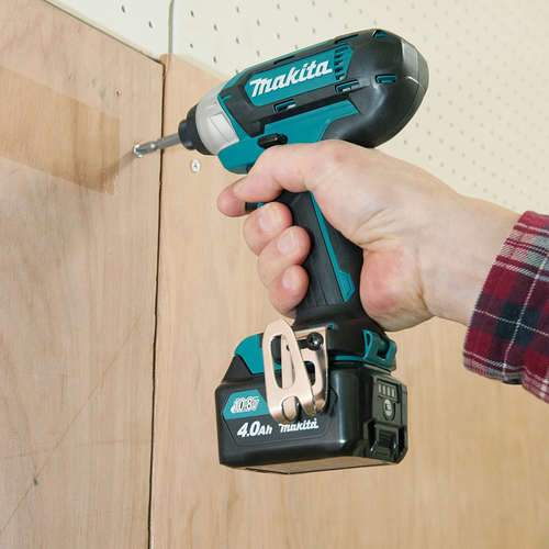 מברגת אימפקט נטענת עם 2 סוללות 1.5 אמפר ומטען - MAKITA TD110DWYE 110N/m 12V
