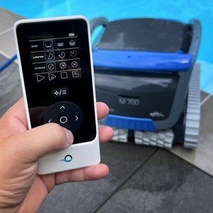 רובוט דולפין ניקוי Maytronics Dolphin M700 מיטרוניקס