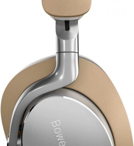 Bowers & Wilkins Px8