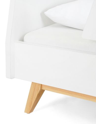 מיטת מעבר מעוצבת מעץ קרוליין Caroline עם מעקה נייד ניתן להסרה - לבן + טבעי