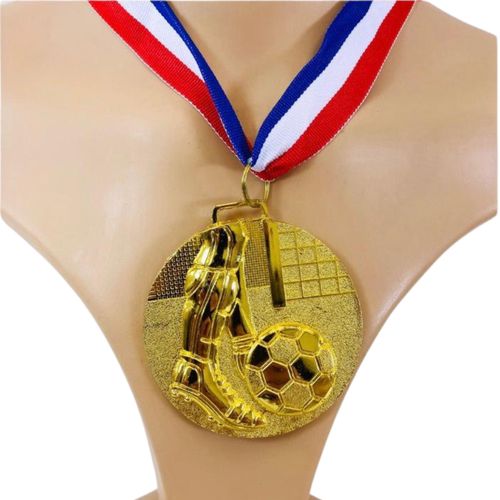 מדליה עגולה בדוגמת כדורגל צבע זהב