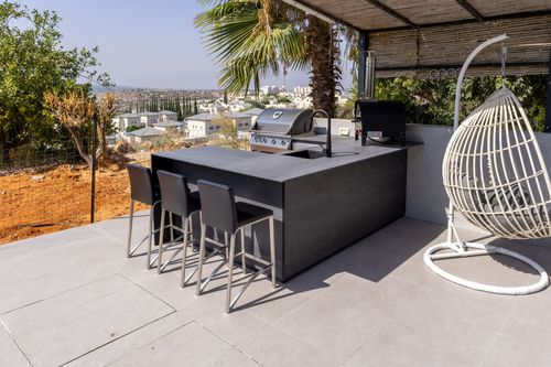 מטבח אי פינתי Giardino - מפגש מושלם של יוקרה, עוצמה ופונקציונליות לחוויית בישול חוץ יוצאת דופן