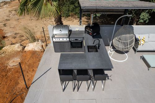 מטבח אי פינתי Giardino - מפגש מושלם של יוקרה, עוצמה ופונקציונליות לחוויית בישול חוץ יוצאת דופן