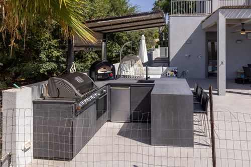מטבח אי פינתי Giardino - מפגש מושלם של יוקרה, עוצמה ופונקציונליות לחוויית בישול חוץ יוצאת דופן