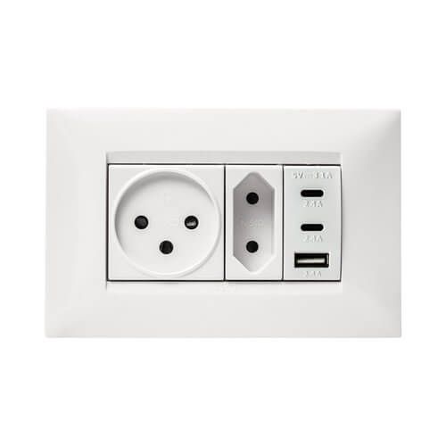 שקע ישראלי + שקע דו פיני + שקע טעינה USB C 20W לקופסא 4 – קומפלט – ניסקו סוויץ’