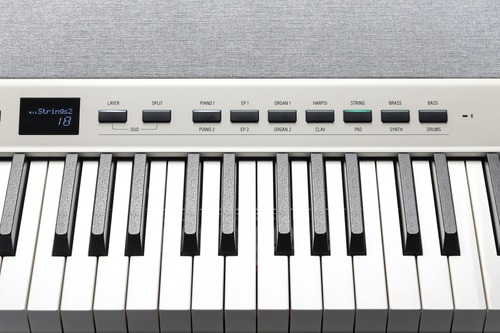 פסנתר חשמלי 88 קלידים נייד לבן KURZWEIL KA P1 WH
