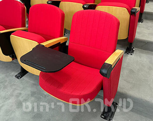 כסא עם מדף