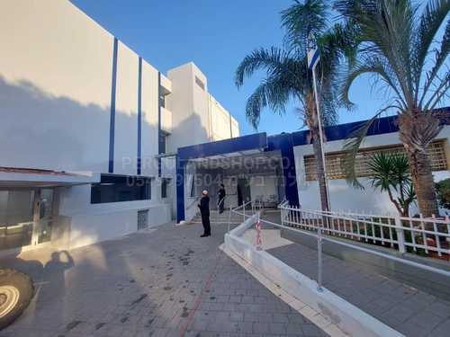 חיפוי קירות מאלומיניום , מיועד לבניינים הדגם מציג מראה חלק