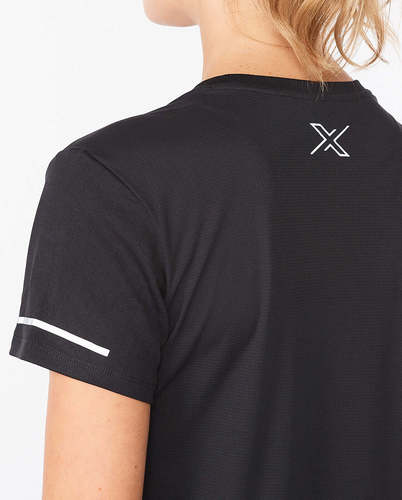 חולצה מנדפת נשים AERO TEE BLK/SRF W