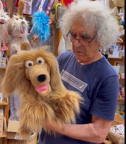 LIVING PUPPET הכלבה לולו  W123