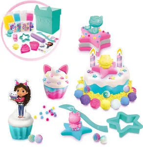 ערכת יצירה בבצק: עוגת יום הולדת וקאפקייק בית הבובות של גבי בקופסת פלסטיק מעוצבת