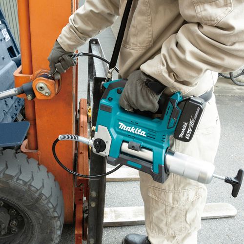 משאבת גריז 18V נטענת עם 2 סוללות 4.0A ומטען MAKITA DGP180RME