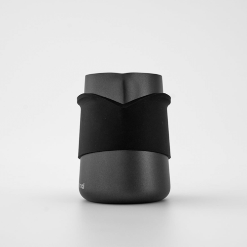 כד הקצפה וחימום חלב של סאבמינימאל ללא ידית Subminimal FlowTip Handleless