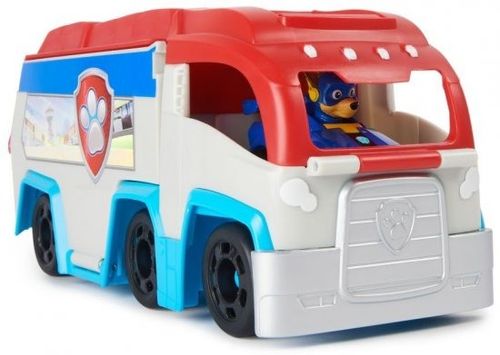 סרט העל - רכב סיור של צ'ייס עם משאית שהופכת למסלול שיגור