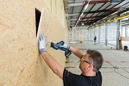 מסור חרב נטען קומפקטי BOSCH GSA 18 V-Li C + סוללה 4 אמפר + מטען