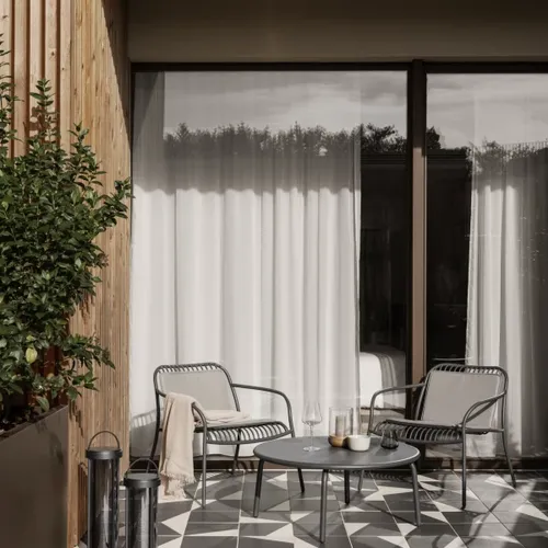 כיסא גן רחב אפור עם ידיות YUA WIRE Lounge chair