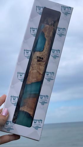 מזוזת עץ אפוקסי עבודת יד