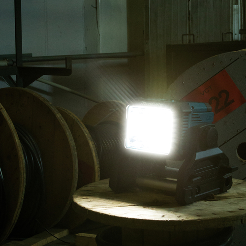 פנס זרקור 230V/14.4/18V נטען/חשמלי 3000 לומן MAKITA DML811