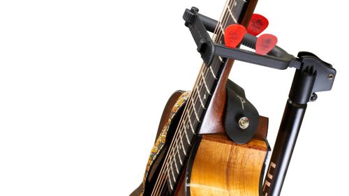 זוית נוספת Ultimate Support GS-200+ Guitar Stand