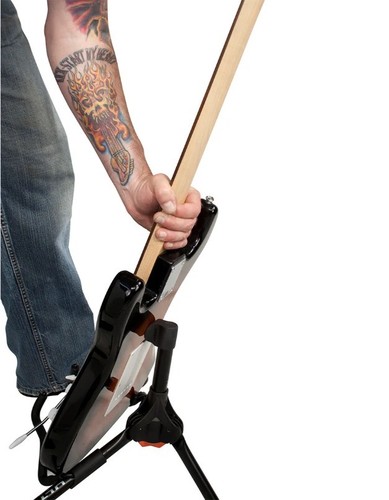 זוית נוספת Ultimate Support GS-55 Guitar Stand