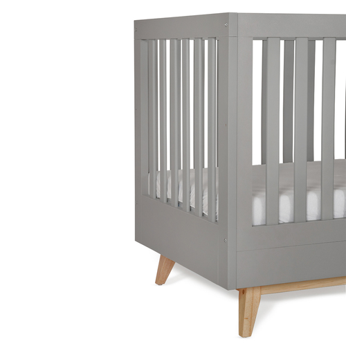 מיטת תינוק דייניז מייסון אפור/עץ – Dainy’s Maison™ Baby Bed Graphit/Wood 130×70 cm