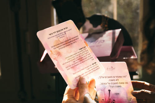 בוחרת בי - קלפי אימון, התפתחות והשראה