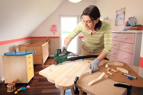 מסור אנכי קומפקטי BOSCH PST 700 E