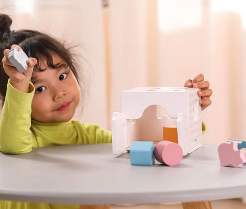 משחק התאם צורה מעץ מלא עם דלתות נפתחות, 4 צורות גיאומטריות ו 3 דמויות חיות