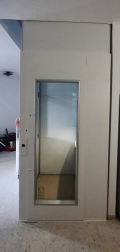 מעלית/מעלון אנכי 